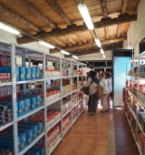 IAUSA dona els queviures dels menjadors escolars al Centre de Distribució i Repartiment del Banc d’Aliments a l’Alt Urgell