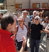 Centenars de persones fan cap a Josa de Cadí per recordar el passat càtar del poble