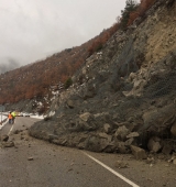 Tallada la carretera N260 entre els Arenys i Ardaix per una esllavissada de terra i rocs